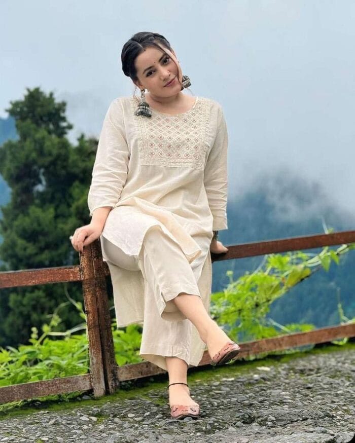 Revolze Women's Cotton Chanderi Print Straight Kurti with Pant - Image 7